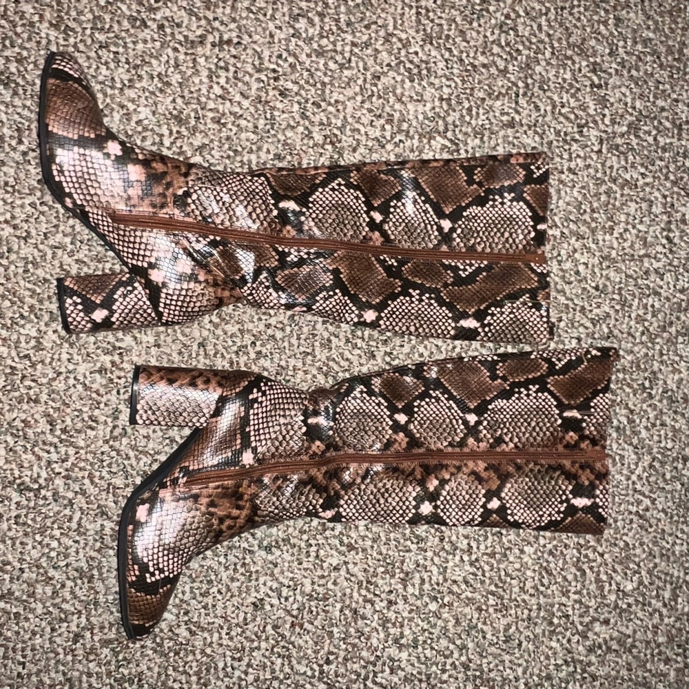 Snakeskin Pattern Knee-High Boots - Picture 2 of 5